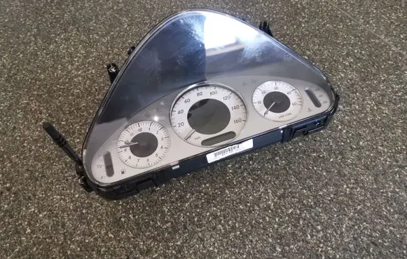 Mercedes-Benz E W211 Speedometer (instrument cluster) A2115404948