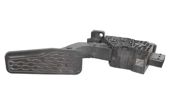 Accelerator throttle pedal