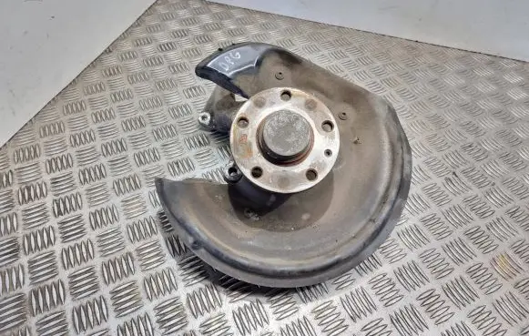 Volkswagen PASSAT B7 Rear wheel hub