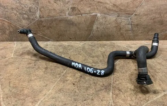 Engine coolant pipe/hose
