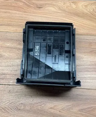 Volkswagen Golf V Fuse box cover 1K0937132F