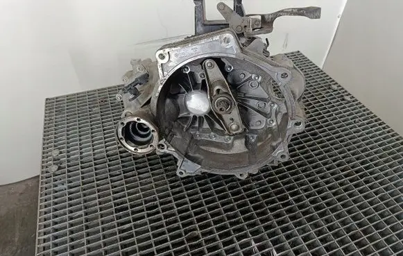 Volkswagen Polo IV 9N3 Manual 5 speed gearbox HCS