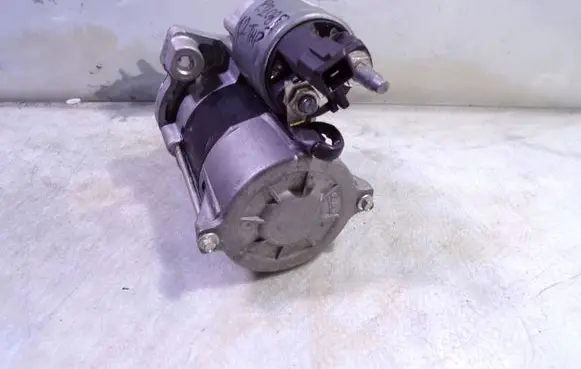 Peugeot 208 Starter motor 9812715480