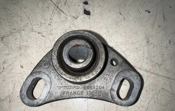 Volvo S80 Engine mount bracket 8666204 13541