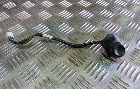 Opel Omega B1 Wing mirror switch 90492256L