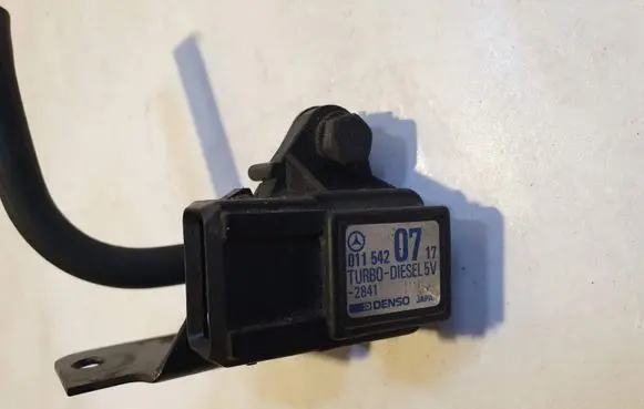 Mercedes-Benz E W210 Air pressure sensor 0115420717