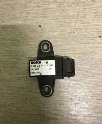 KIA Sorento Airbag deployment crash/impact sensor 0265005142