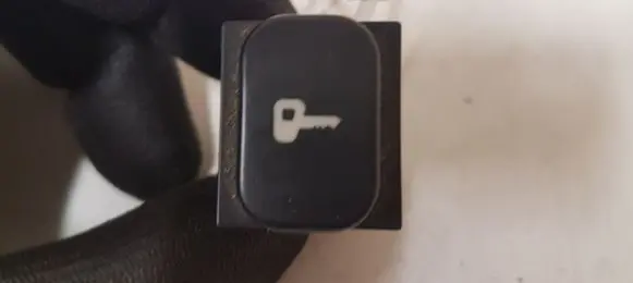 Central locking switch button