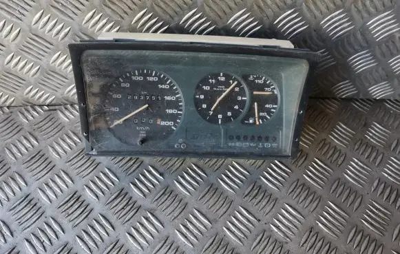 Volkswagen Polo II 86C 2F Speedometer (instrument cluster) 88471405 87001239 88352350