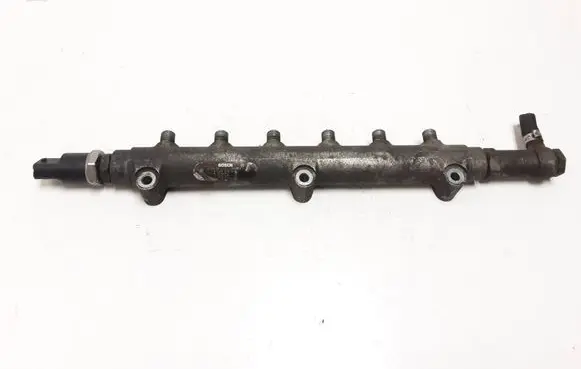 Volvo XC90 Fuel main line pipe 8658252 0445215010