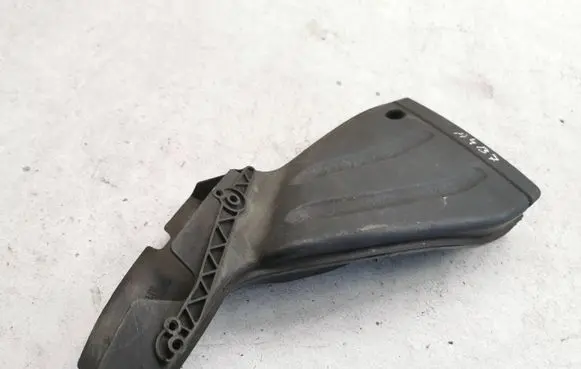 Audi A4 S4 B7 8E 8H Air intake duct part 8E0129618H
