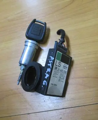 Opel Zafira A Ignition lock 24445098