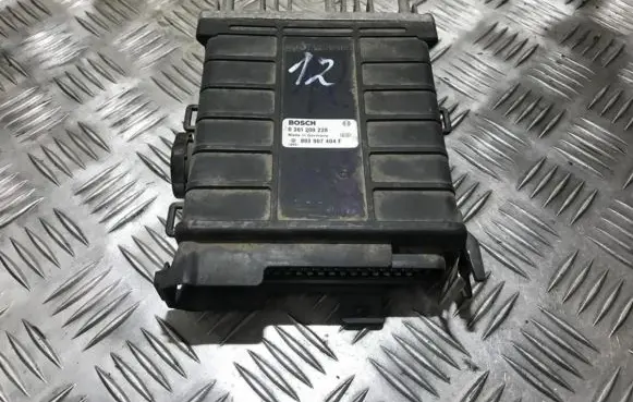 Volkswagen PASSAT B3 Engine control unit/module 0261200228 893907404f
