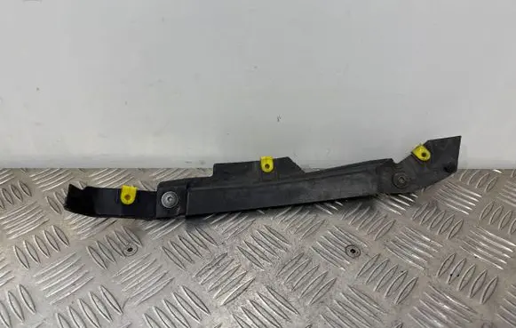 Audi A4 S4 B9 8W Front splash guards bracket 8W0121763B