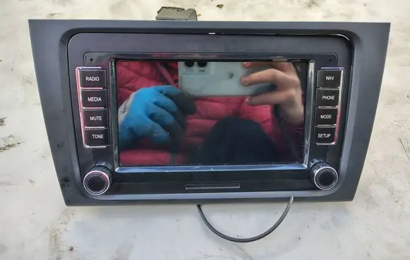 Volkswagen Golf VI Radio/GPS head unit trim 