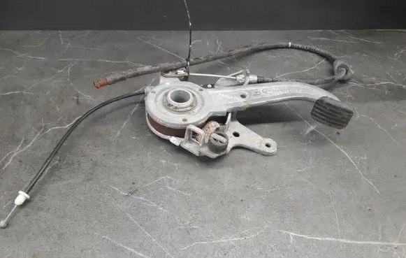 Mercedes-Benz S W220 Brake pedal 202200312