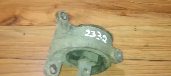 Ford Fiesta Engine mount bracket