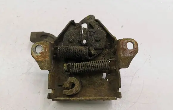 KIA Carens I Engine bonnet/hood lock/catch
