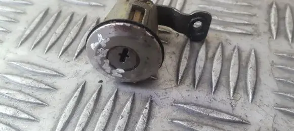 Citroen Xsara Front door lock (next to the handle) 