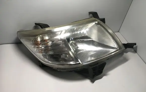Toyota Hilux (AN10, AN20, AN30) Headlight/headlamp 0K17 5639 WY21W