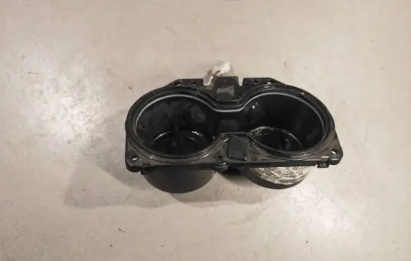 Cup holder front