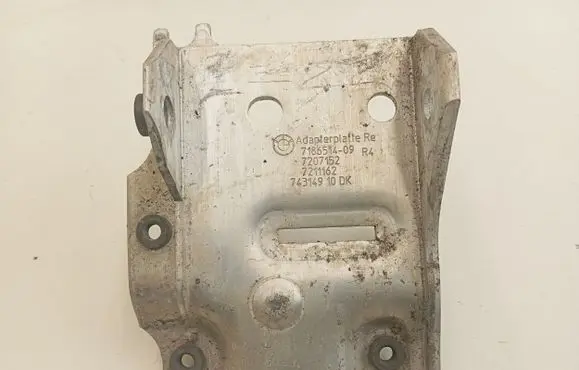 BMW 5 F10 F11 Radiator mount bracket 7186514