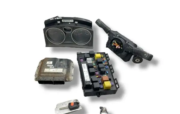 Opel Zafira B Engine ECU kit and lock set 55590117 13285621 13306115