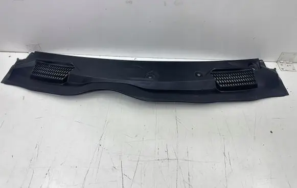 Mercedes-Benz V Class W447 Wiper trim A4478301601