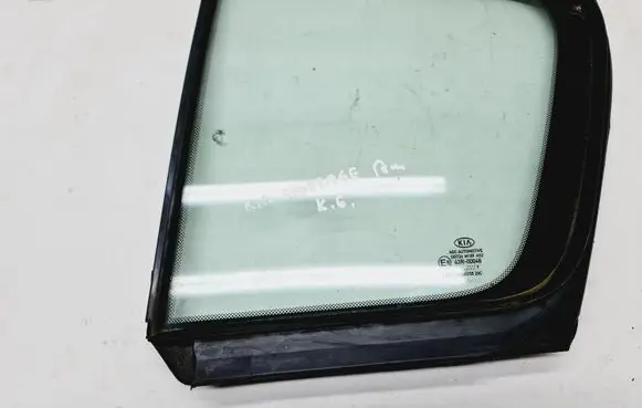 Rear vent window glass