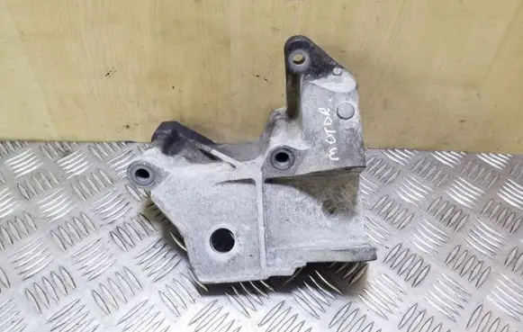 Volvo XC60 Engine mounting bracket 6G926P096FC