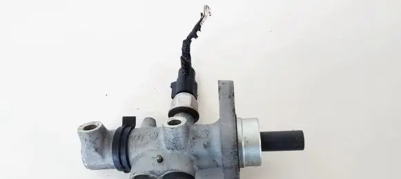 Master brake cylinder