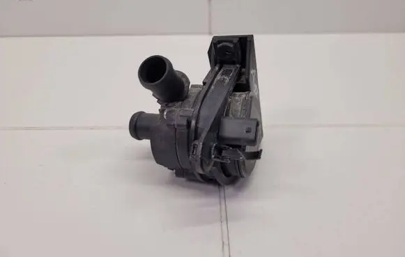 Land Rover Range Rover Evoque L538 Water pump DX2318D474AC