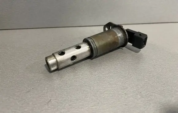 BMW 3 E90 E91 Camshaft vanos timing valve 13151284 7585425