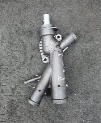 Volkswagen PASSAT B7 Engine coolant pipe/hose 03L121131AA