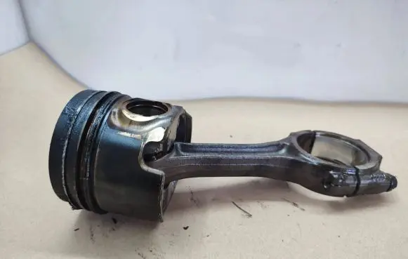 Volkswagen Touran I Piston with connecting rod