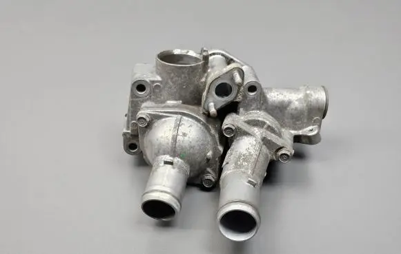 Thermostat/thermostat housing