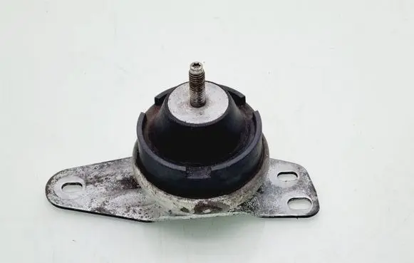 Peugeot 508 Engine mount bracket
