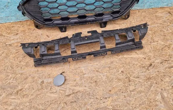 Ford Kuga III Front bumper upper radiator grill