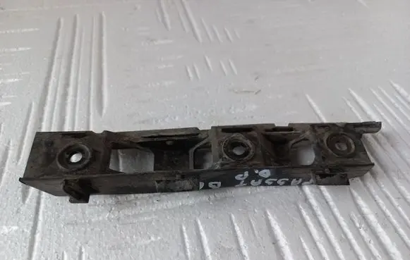 Volkswagen PASSAT B6 Front bumper mounting bracket 3C0807184