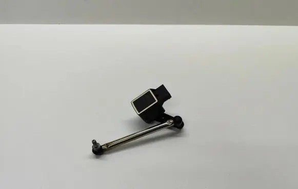Headlight/headlamp level sensor