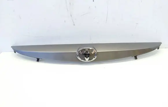Toyota Auris E180 Tailgate trim 7681102790