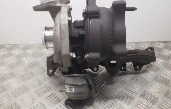 Audi A5 8T 8F Turbo 03L145721B