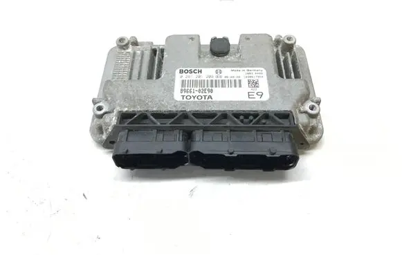 Toyota Auris 150 Engine control unit/module 8966102E90 0261201209 K4629