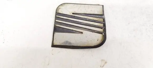 Seat Alhambra (Mk1) Manufacturer badge logo/emblem 95VW425A52