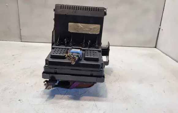 Volvo S60 Fuse module 28024622 30765149