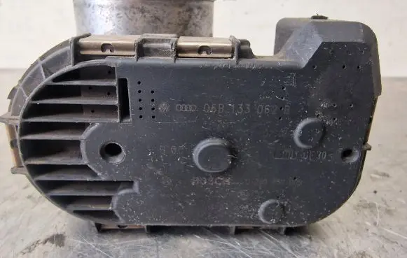 Audi A6 S6 C5 4B Throttle valve 06B133062B