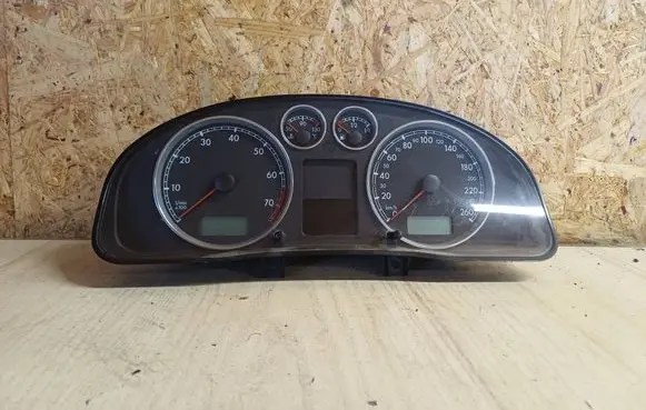 Volkswagen PASSAT B5.5 Speedometer (instrument cluster) 3B0920827 VWZ7Z0B6180574
