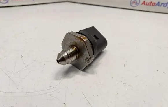 BMW X5 F15 Fuel pressure sensor 7620946 13537620946 0261545072