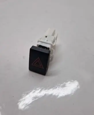 Nissan Qashqai Hazard light switch 25290