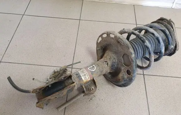 Toyota Avensis T270 Front shock absorber with coil spring 4851005331